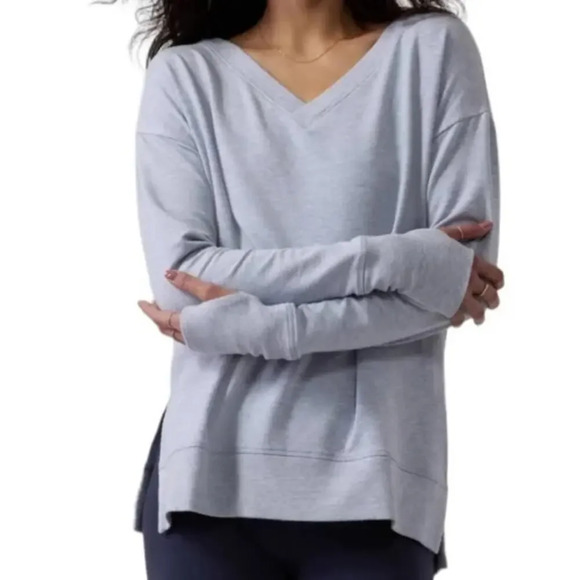 ATHLETA Heather Blue Coaster Luxe V-Neck Sweatshirt Long Sleeve Soft Size Small - Picture 1 of 8